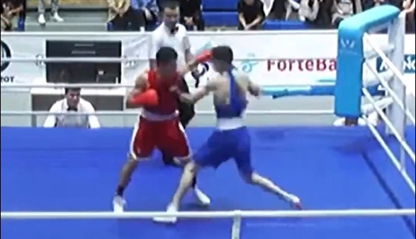 60kg Kazakstan boxer with a vicious 1-2-3 knockout