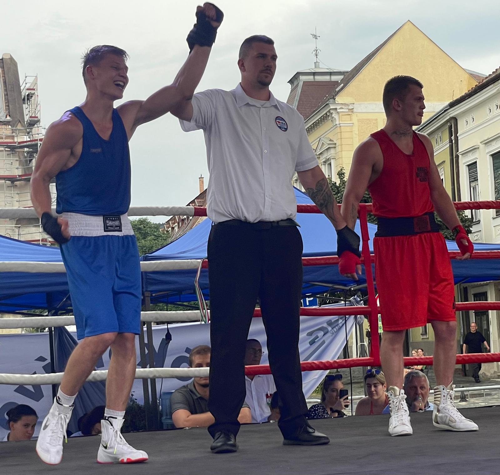 Four Szekler Boxers Prepare for the Worl...