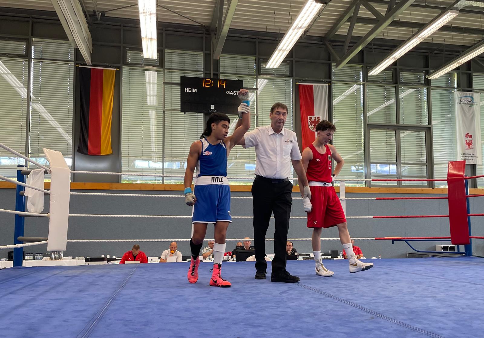 Motekiai Huni travelled through the world but the Kiwi boxer started well at the German U17 Tournament