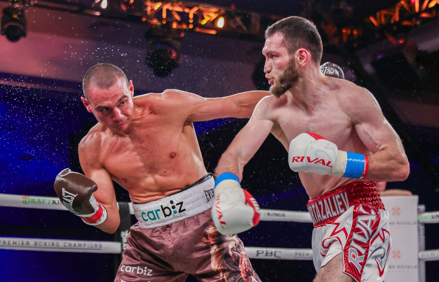 Murtazaliev shocks Tszyu, stops him in r...