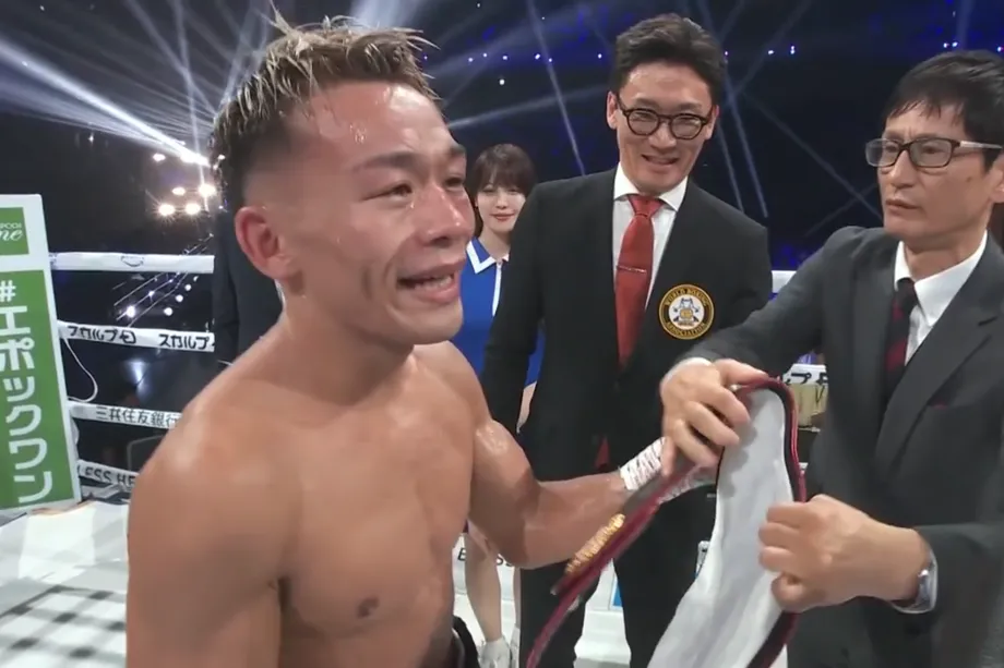 Tsutsumi upsets Inoue, wins WBA title