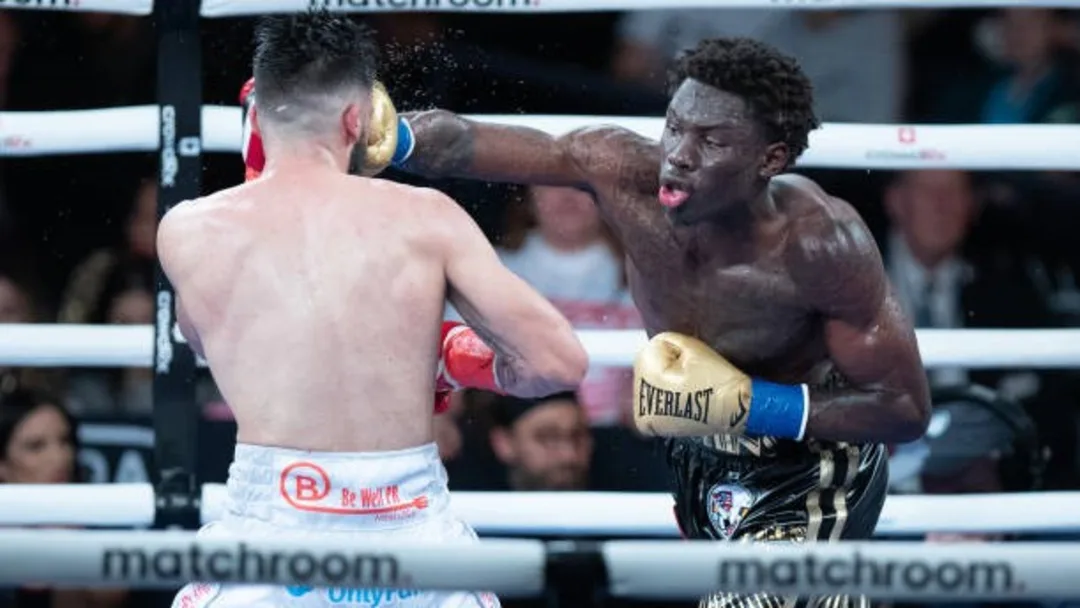 Hitchins dethrones Paro, takes IBF World title