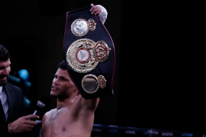 Erislandy Alvarez survives knockdown, defeats Rogelio Jimenez